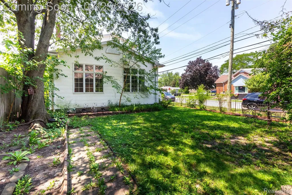 8911 Manor Avenue Allen Park City MI 48101