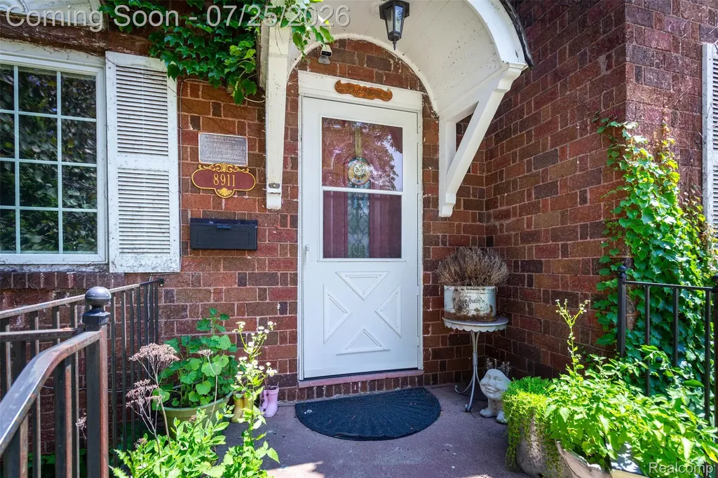 8911 Manor Avenue Allen Park City MI 48101