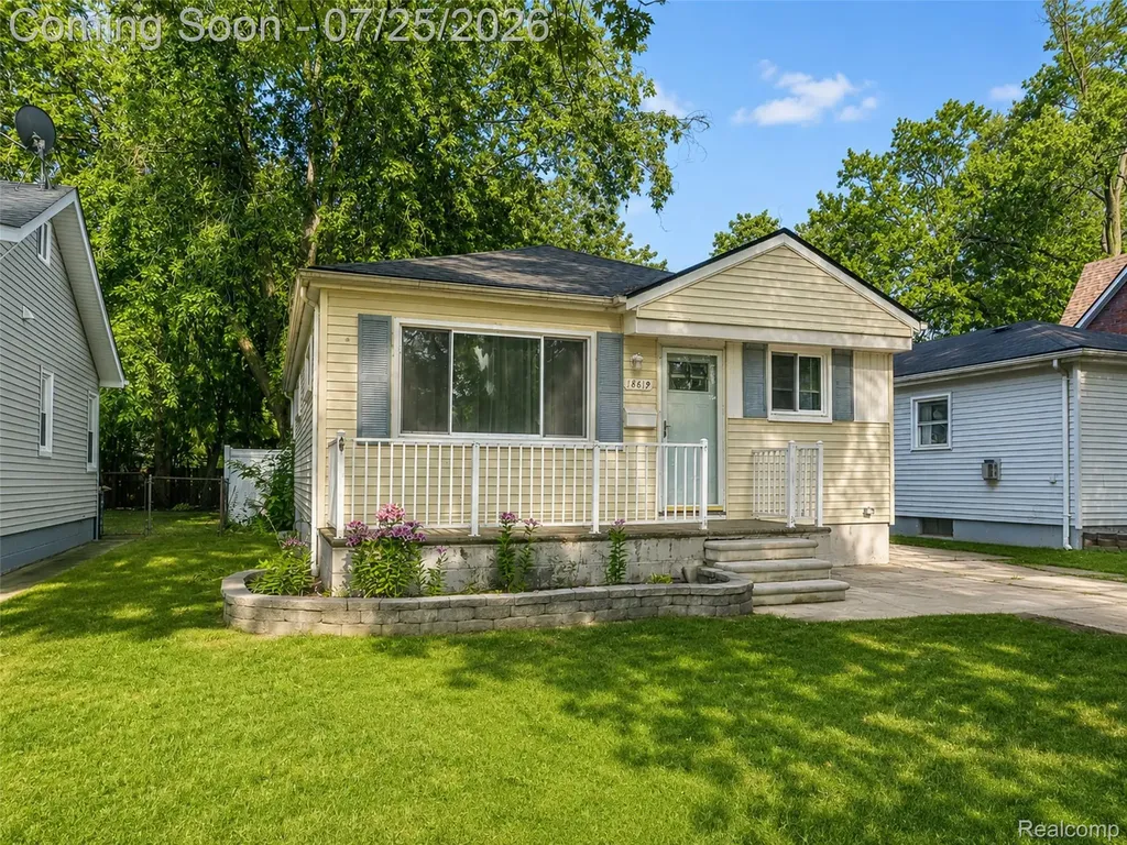 18619 Centralia Redford Charter Township MI 48240