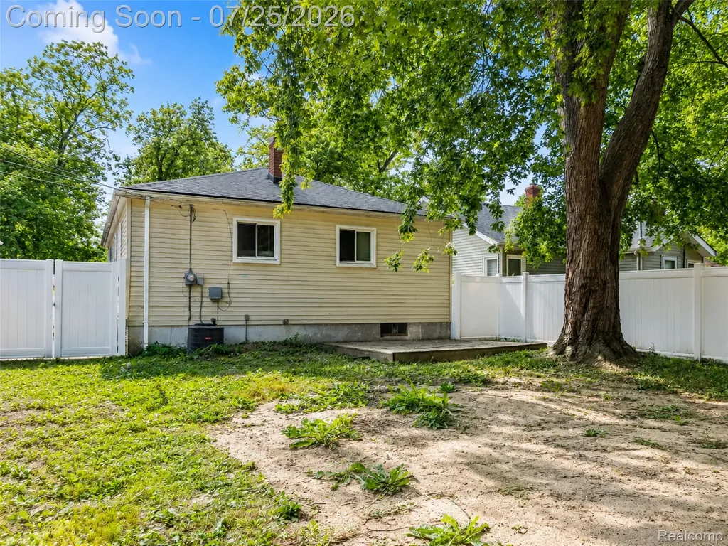 18619 Centralia Redford Charter Township MI 48240