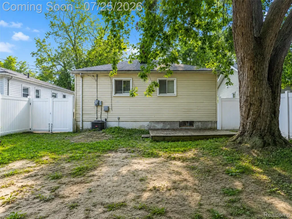 18619 Centralia Redford Charter Township MI 48240