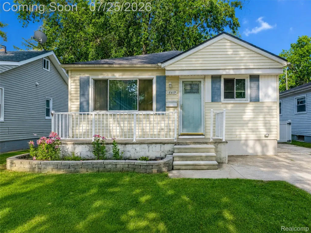 18619 Centralia Redford Charter Township MI 48240