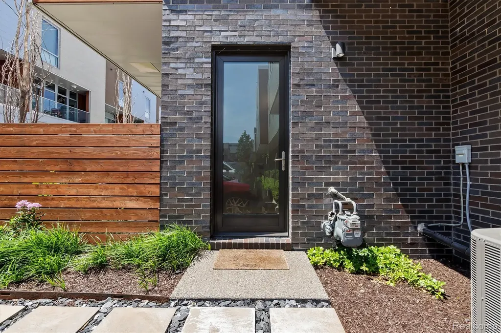 2828 John R Street Detroit City MI 48201
