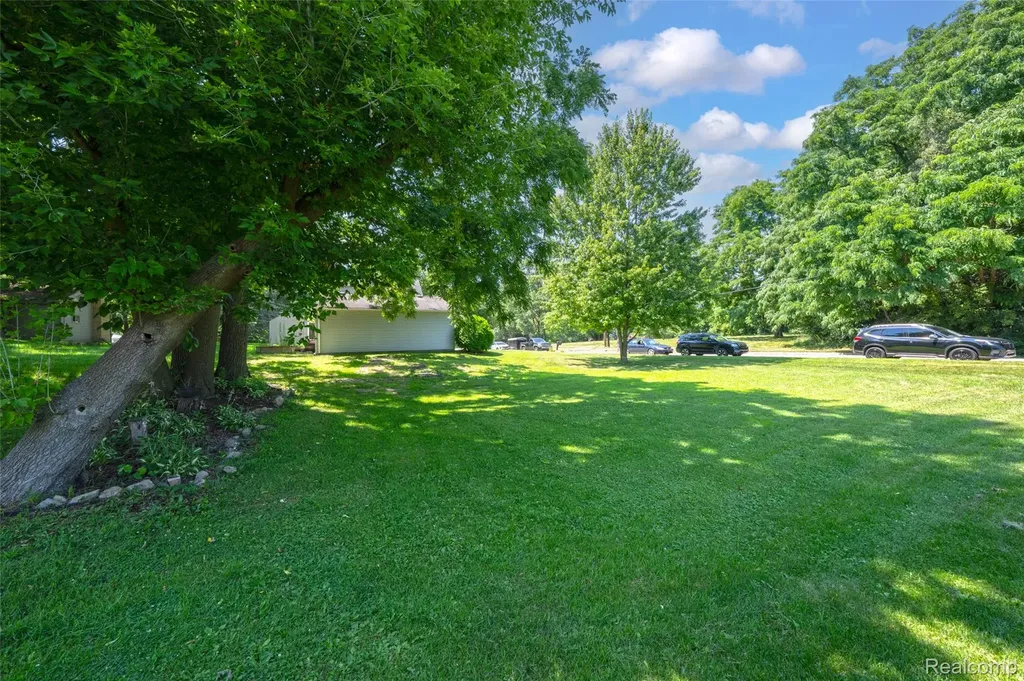 576 Brooks Avenue Pontiac City MI 48340
