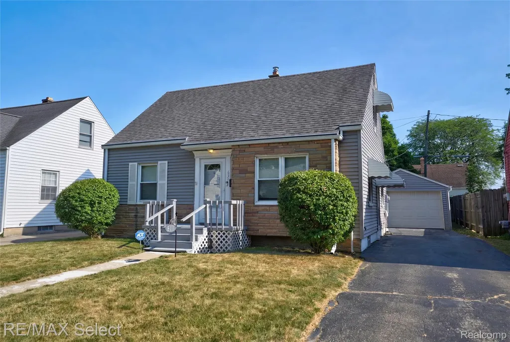 631 Alvord Avenue Flint City MI 48507