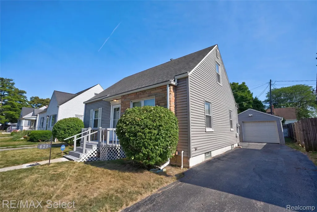 631 Alvord Avenue Flint City MI 48507