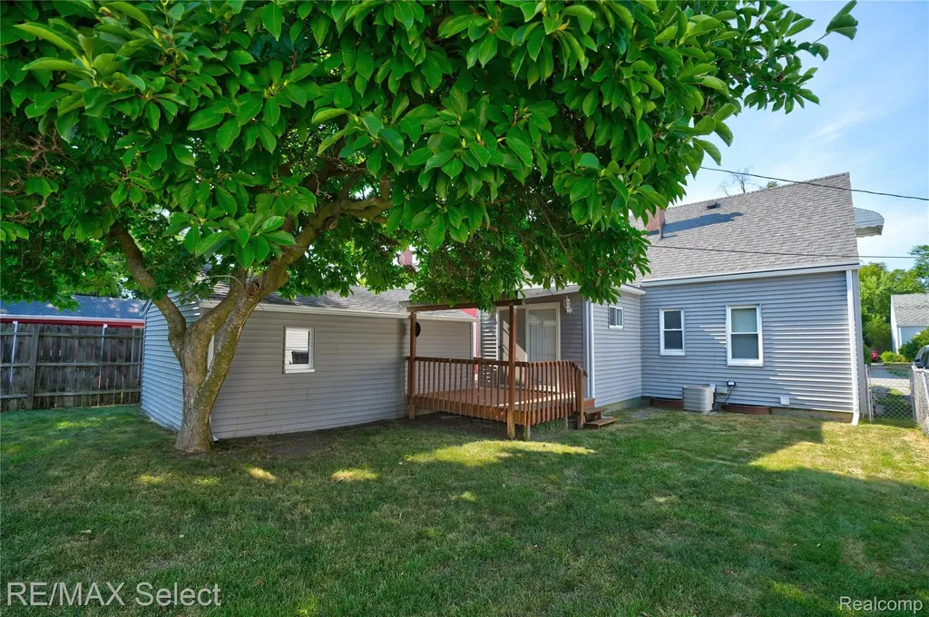 631 Alvord Avenue Flint City MI 48507