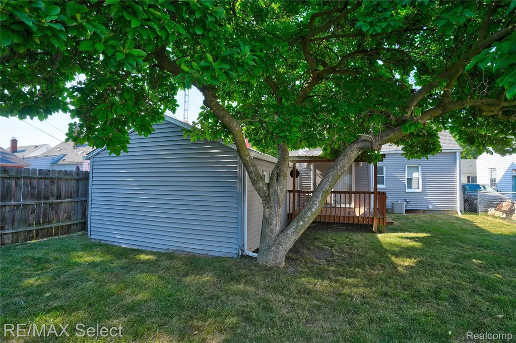 631 Alvord Avenue Flint City MI 48507