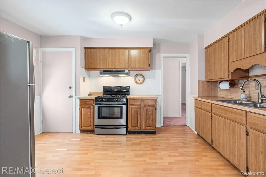 631 Alvord Avenue Flint City MI 48507