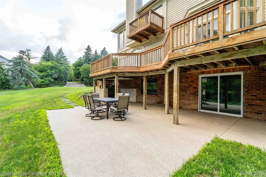 4802 Panorama Circle West Bloomfield Charter Township MI 48323