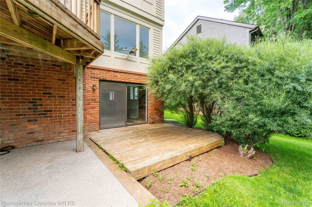 4802 Panorama Circle West Bloomfield Charter Township MI 48323