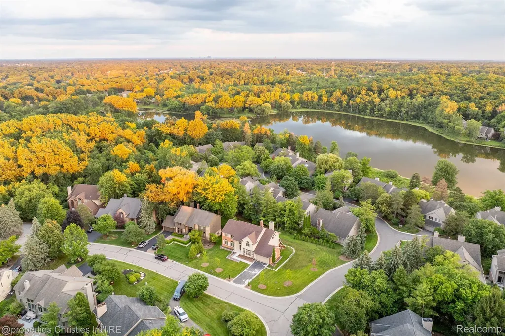 4802 Panorama Circle West Bloomfield Charter Township MI 48323