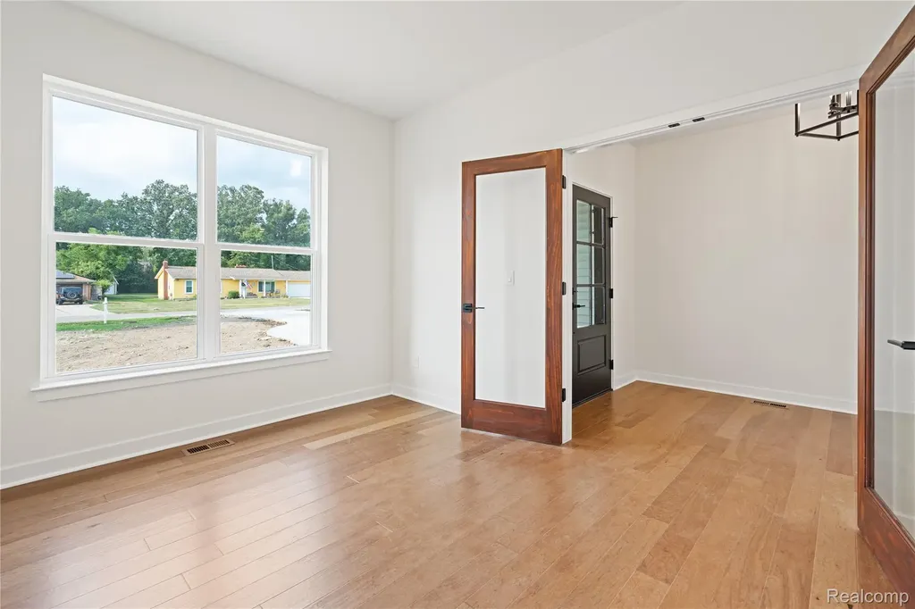 9355 Highland Drive Grosse Ile Township MI 48138