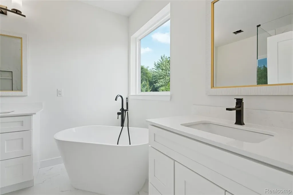 9355 Highland Drive Grosse Ile Township MI 48138