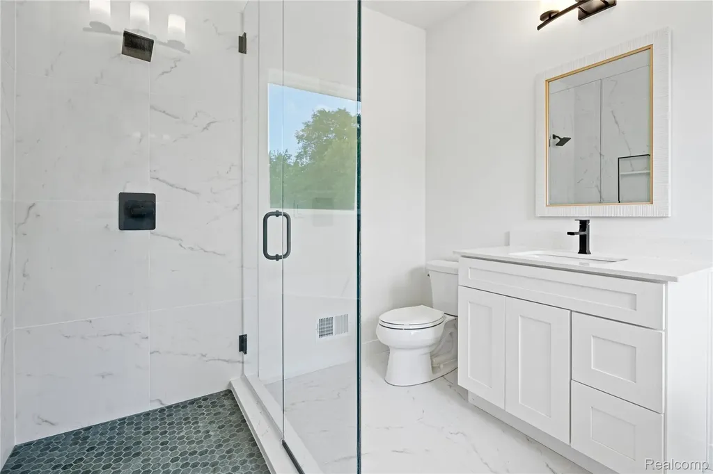 9355 Highland Drive Grosse Ile Township MI 48138
