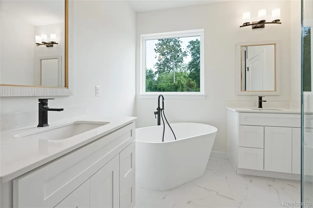 9355 Highland Drive Grosse Ile Township MI 48138
