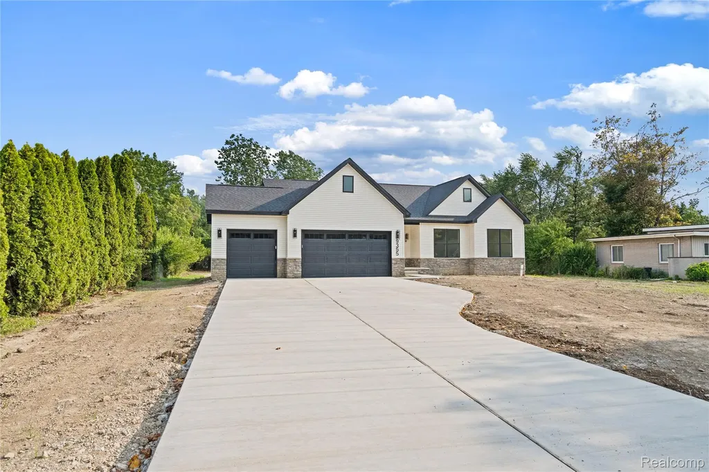 9355 Highland Drive Grosse Ile Township MI 48138