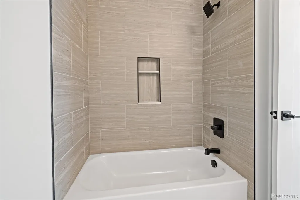 9355 Highland Drive Grosse Ile Township MI 48138