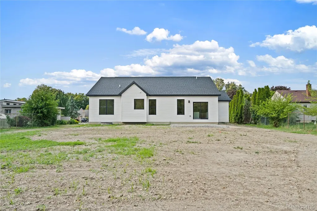 9355 Highland Drive Grosse Ile Township MI 48138