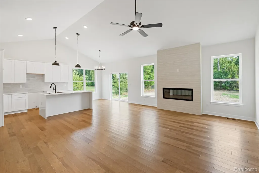 9355 Highland Drive Grosse Ile Township MI 48138