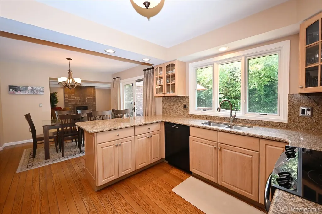 1958 Chancery Drive Troy City MI 48085