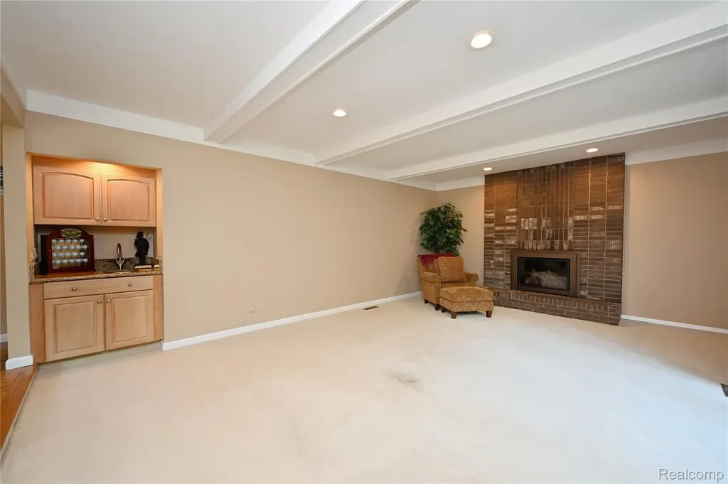 1958 Chancery Drive Troy City MI 48085