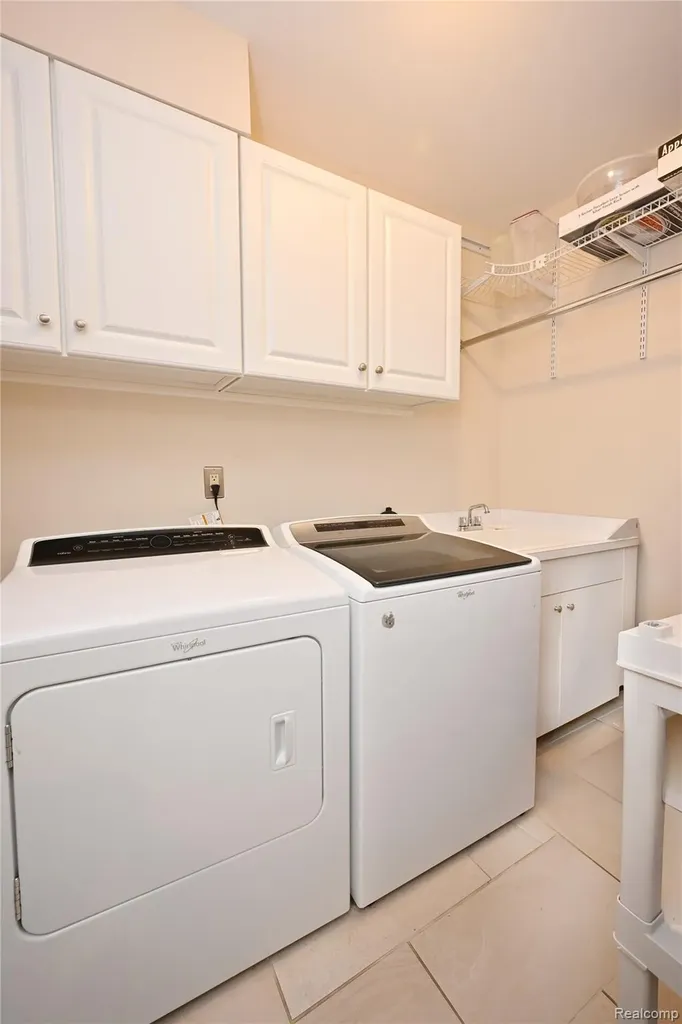 1958 Chancery Drive Troy City MI 48085