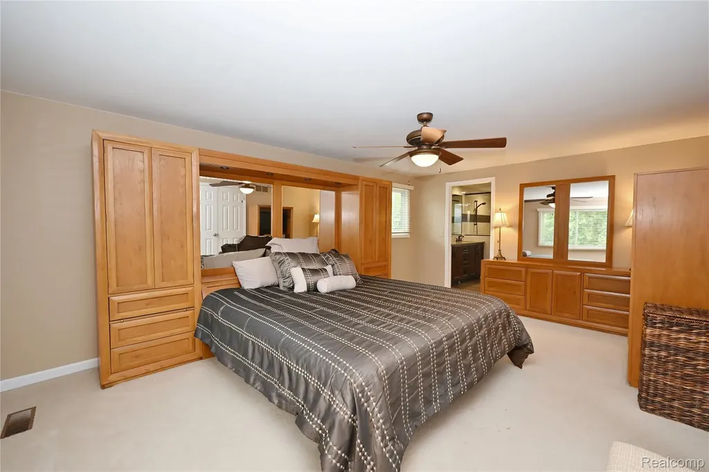 1958 Chancery Drive Troy City MI 48085