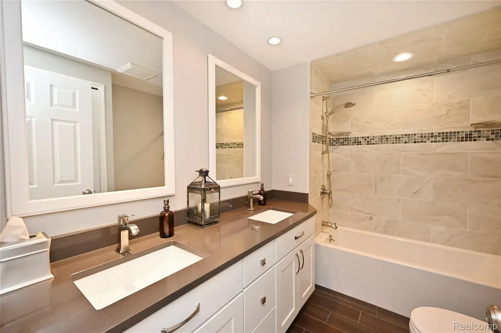 1958 Chancery Drive Troy City MI 48085