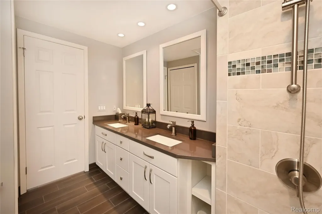 1958 Chancery Drive Troy City MI 48085