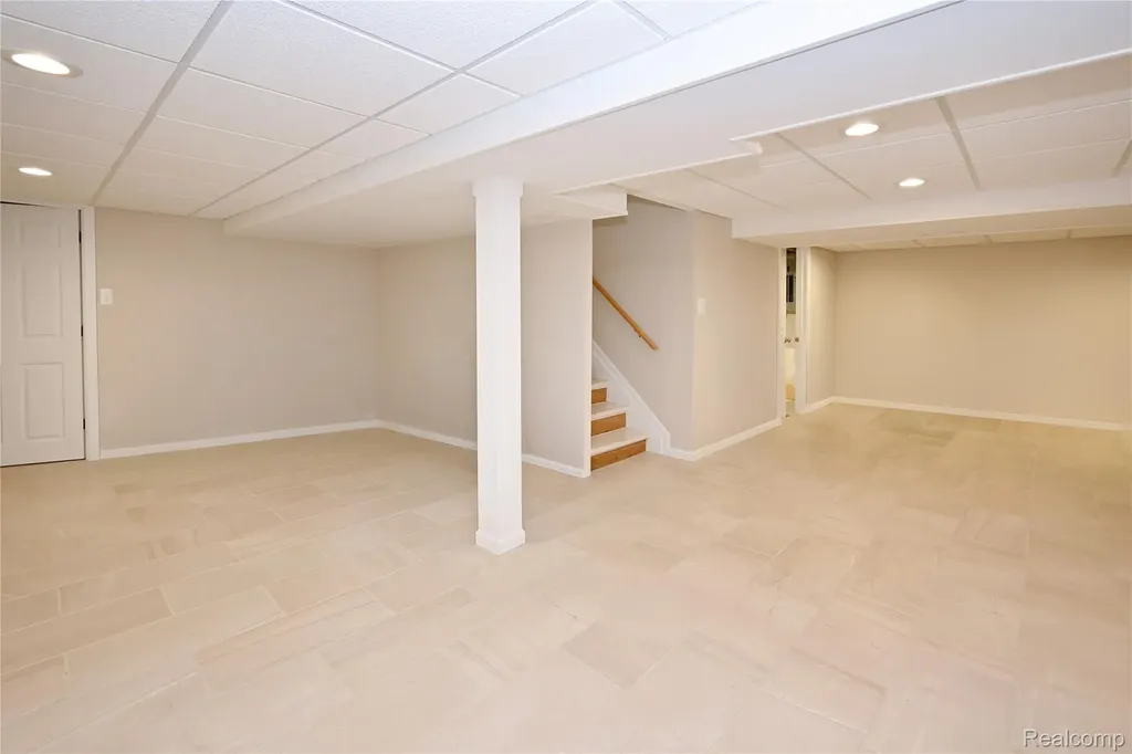 1958 Chancery Drive Troy City MI 48085