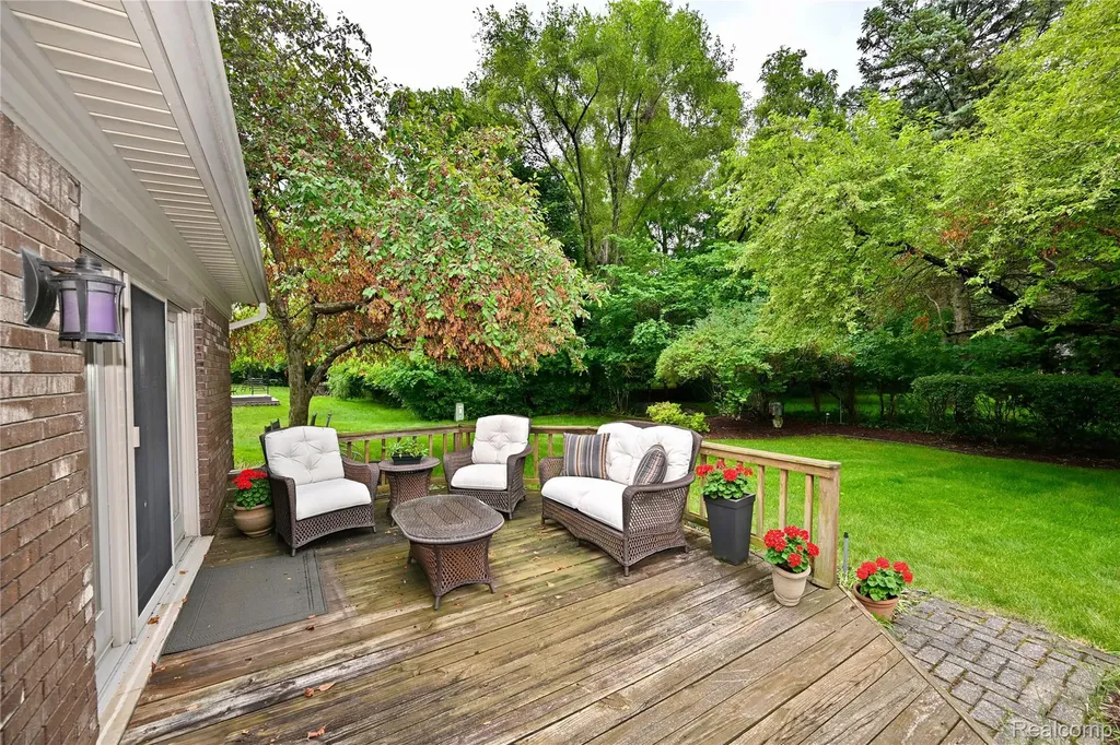 1958 Chancery Drive Troy City MI 48085