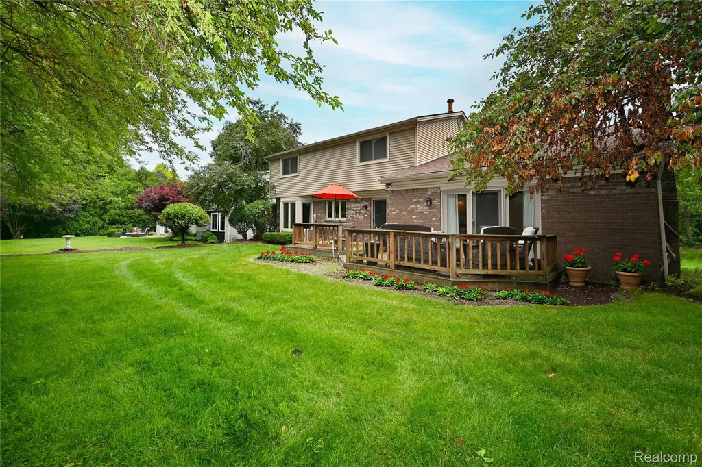 1958 Chancery Drive Troy City MI 48085