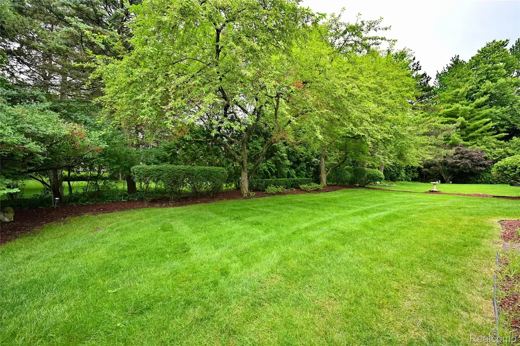 1958 Chancery Drive Troy City MI 48085