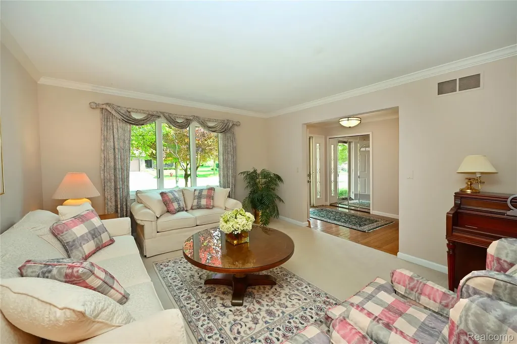 1958 Chancery Drive Troy City MI 48085