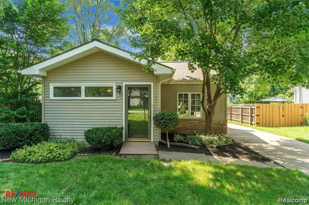 3262 Edgemere Street Commerce Charter Township MI 48382