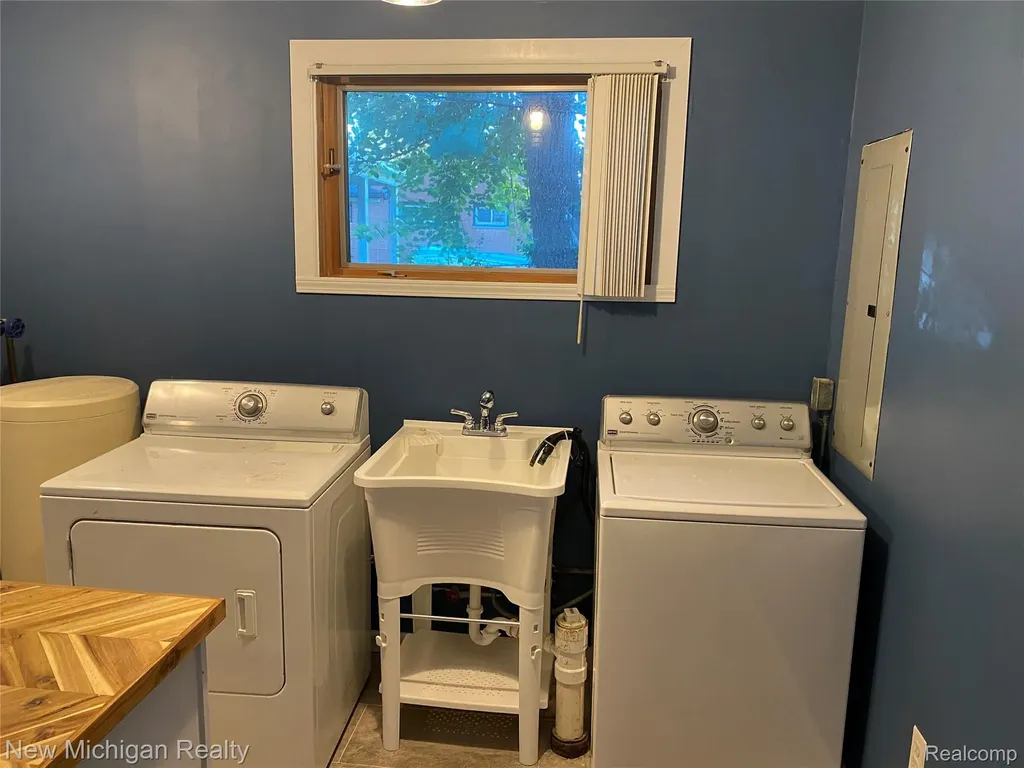 3262 Edgemere Street Commerce Charter Township MI 48382