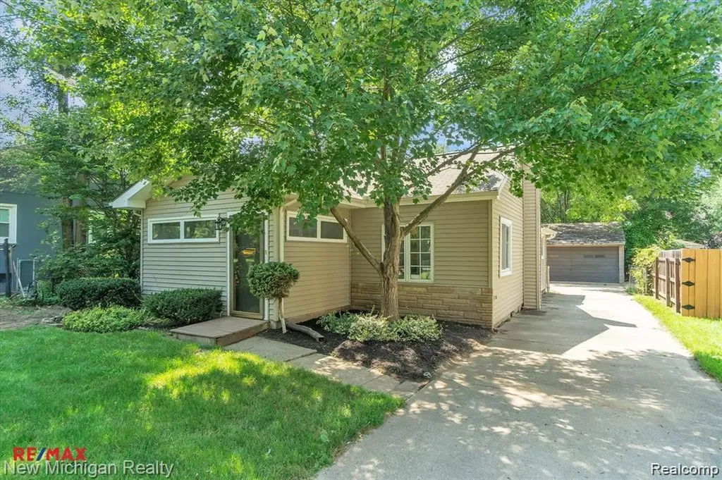3262 Edgemere Street Commerce Charter Township MI 48382