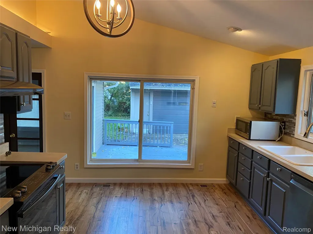 3262 Edgemere Street Commerce Charter Township MI 48382
