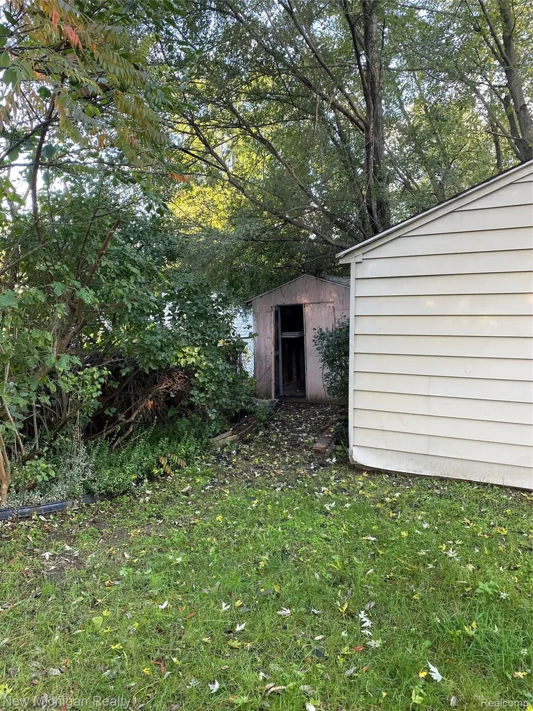 3262 Edgemere Street Commerce Charter Township MI 48382