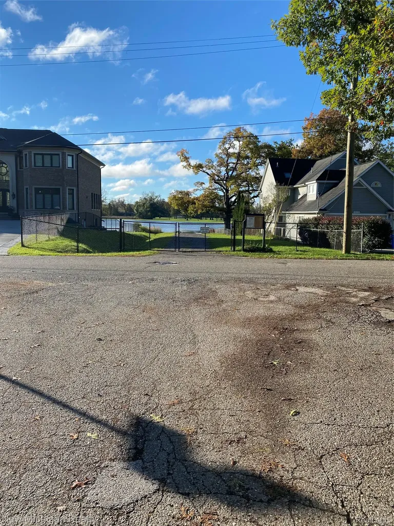 3262 Edgemere Street Commerce Charter Township MI 48382