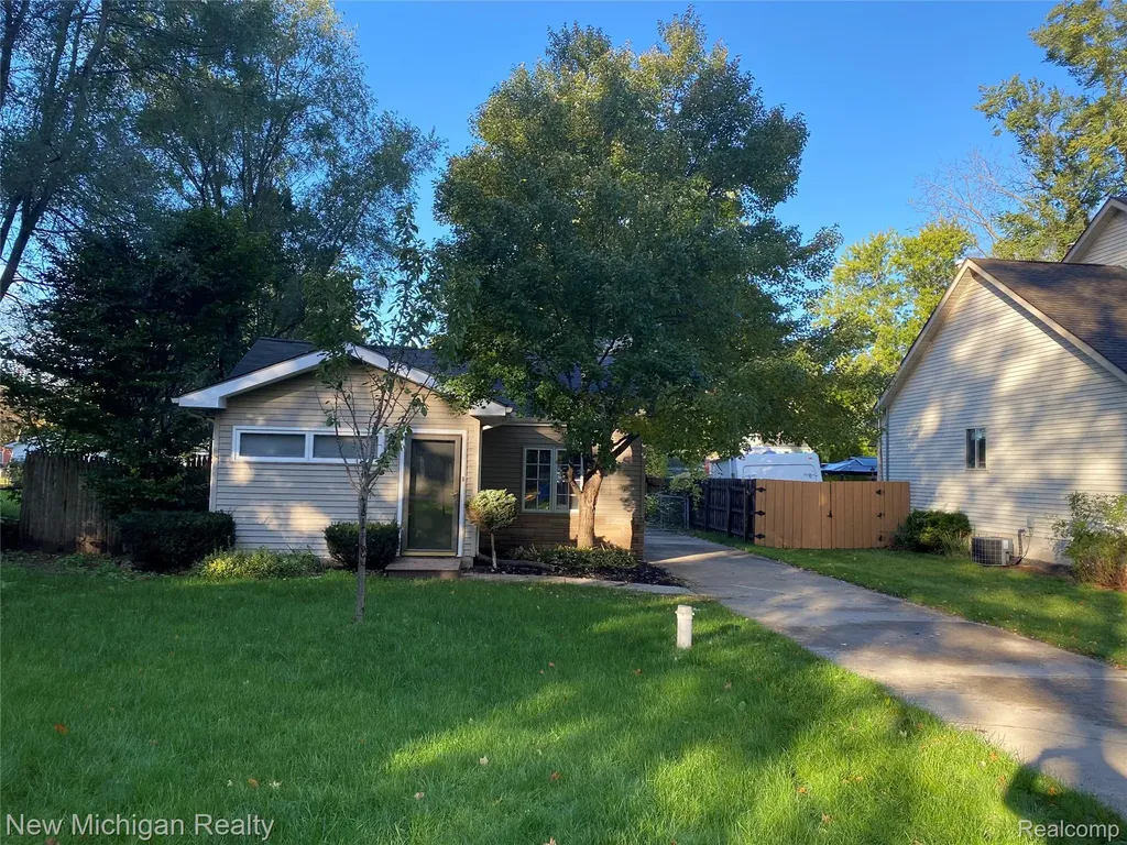 3262 Edgemere Street Commerce Charter Township MI 48382
