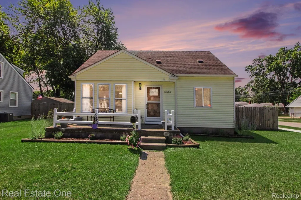 33065 John Hauk Street Garden City City MI 48135