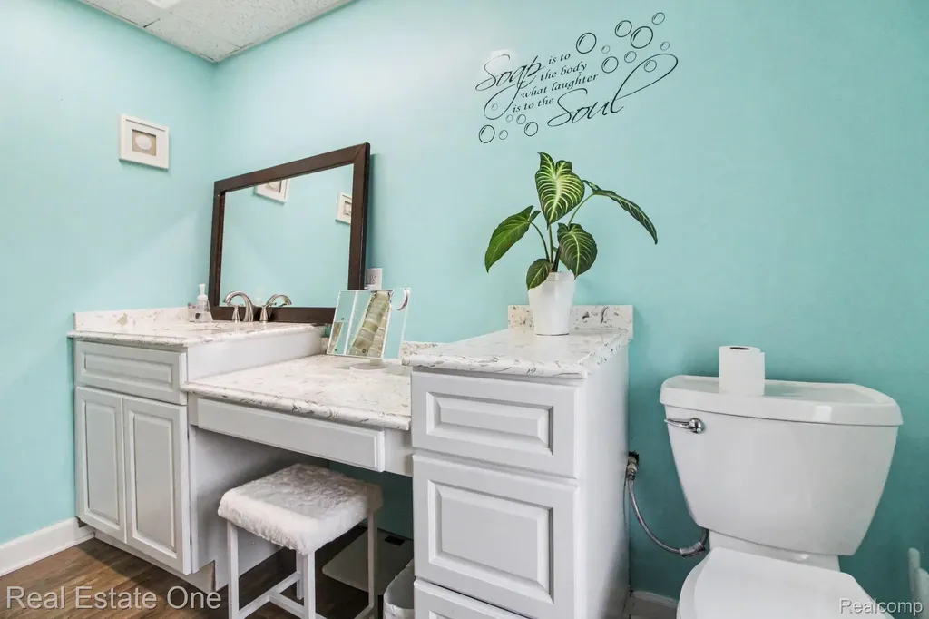 33065 John Hauk Street Garden City City MI 48135