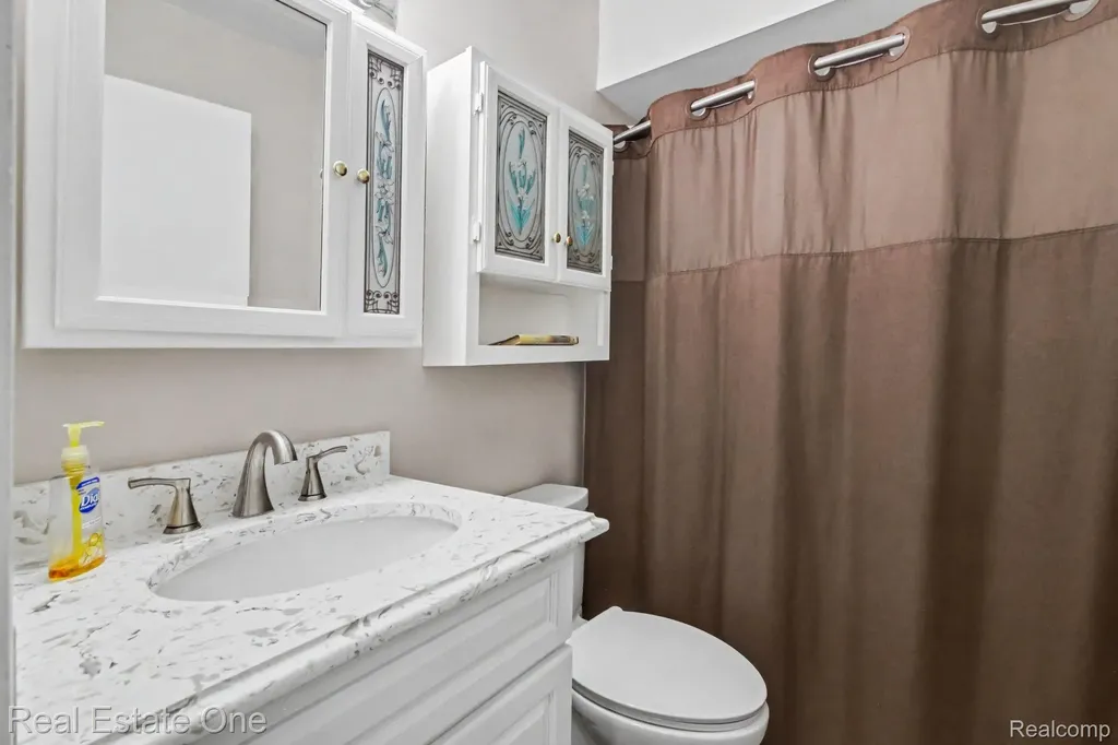 33065 John Hauk Street Garden City City MI 48135