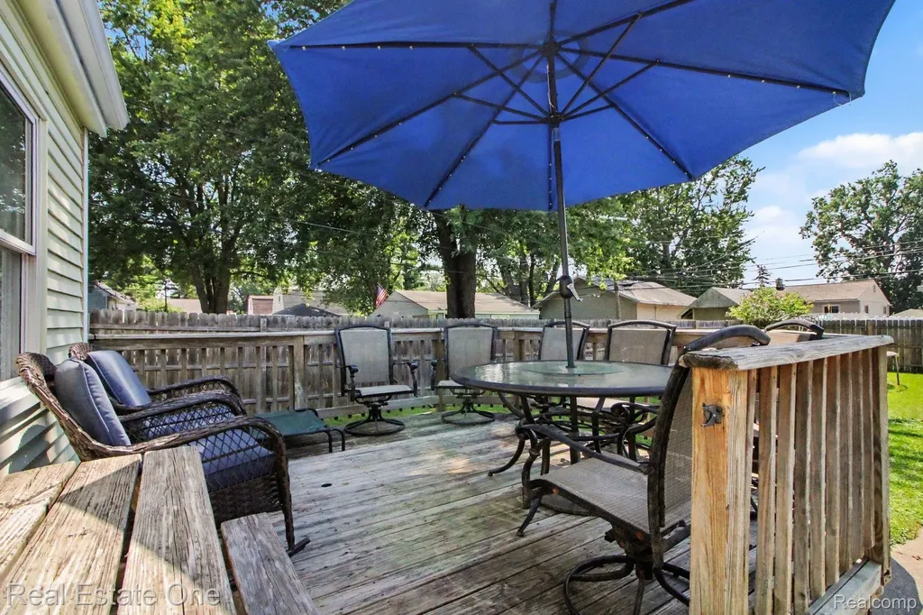 33065 John Hauk Street Garden City City MI 48135