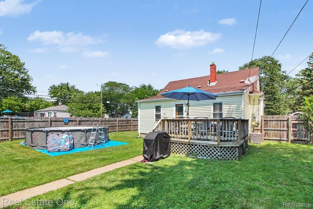 33065 John Hauk Street Garden City City MI 48135