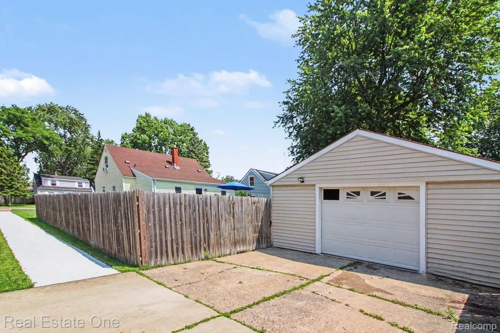 33065 John Hauk Street Garden City City MI 48135