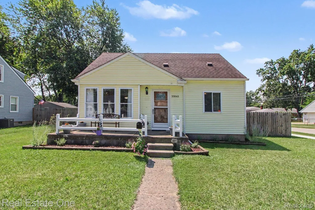 33065 John Hauk Street Garden City City MI 48135