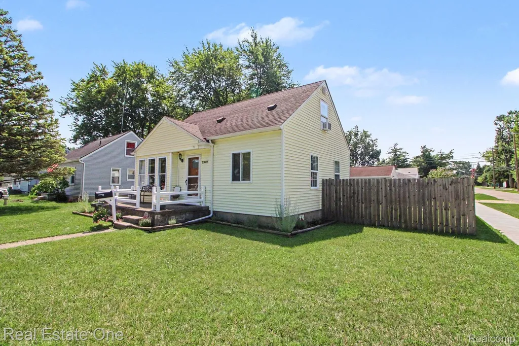 33065 John Hauk Street Garden City City MI 48135